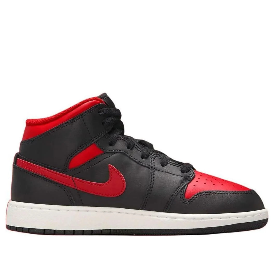 Air Jordan 1 Mid 'Bred'