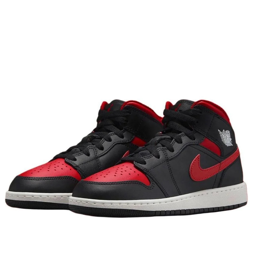 Air Jordan 1 Mid 'Bred'