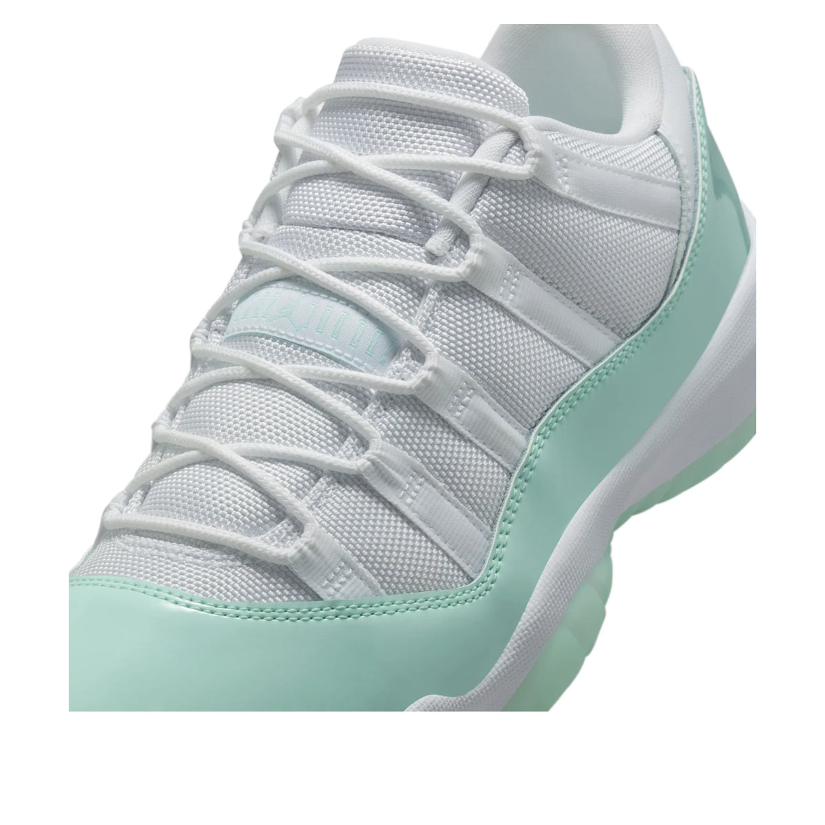 Air Jordan 11 Low 'Igloo'