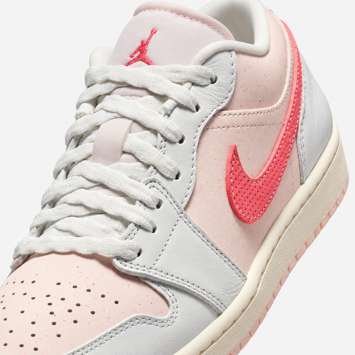 Air Jordan 1 Low SE 'Strawberry Milkshake'